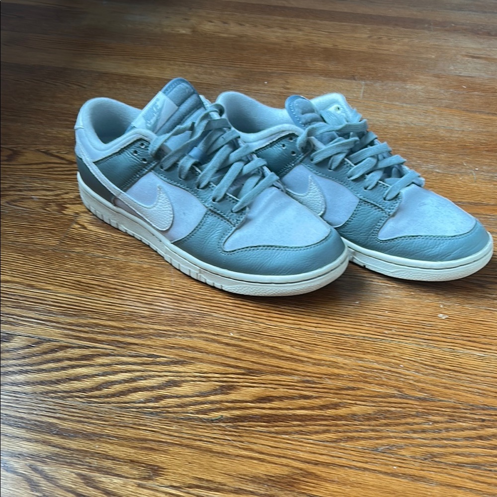 Nike Dunk Low “Sequoia/Light Bone” – Men’s Size 8.5
Lightly Worn – No Box